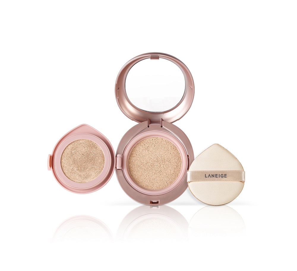 Laneige The Layering Cover Cushion also comes with a layering puff that is divided into two parts.